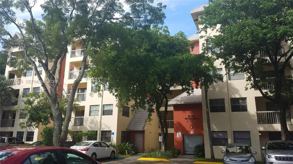8100 Geneva Ct #438 Doral, FL 33166