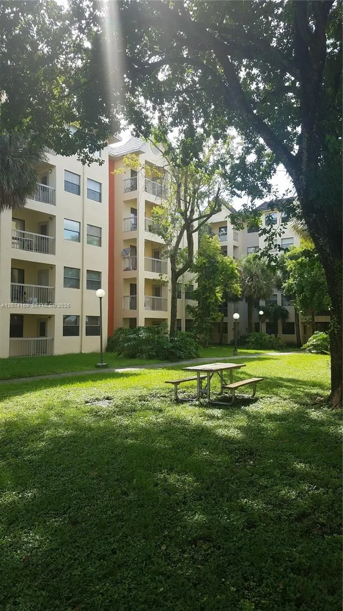 8100 Geneva Ct #438 Doral, FL 33166