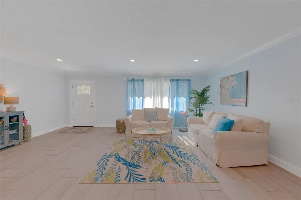 196 OVERBROOK DRIVE E Largo, FL 33770