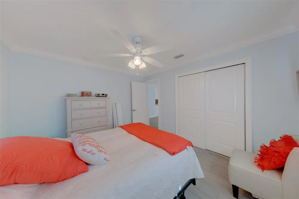 196 OVERBROOK DRIVE E Largo, FL 33770