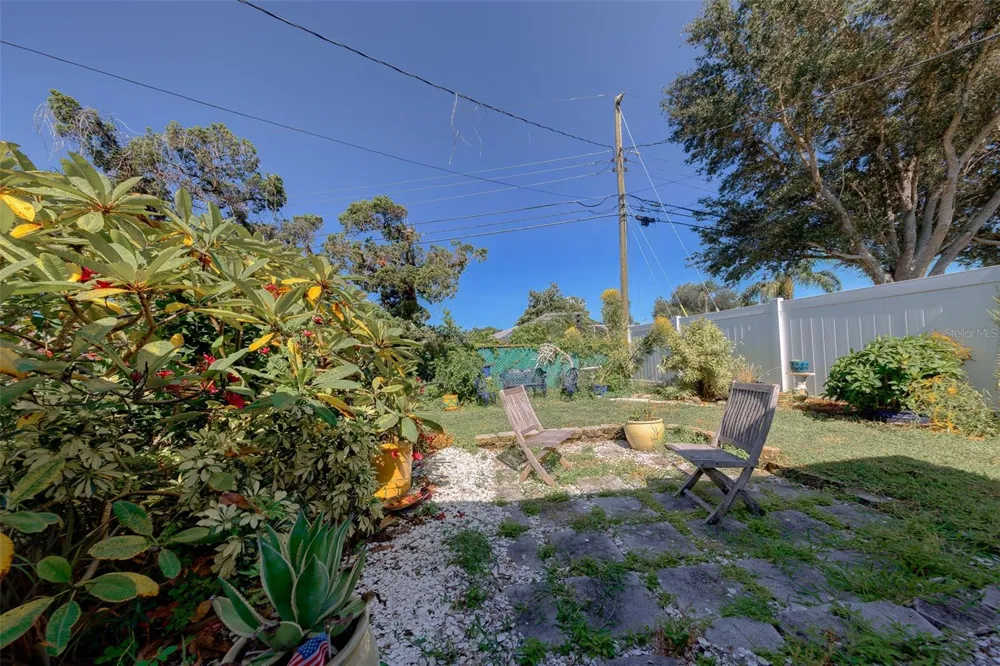 196 OVERBROOK DRIVE E Largo, FL 33770