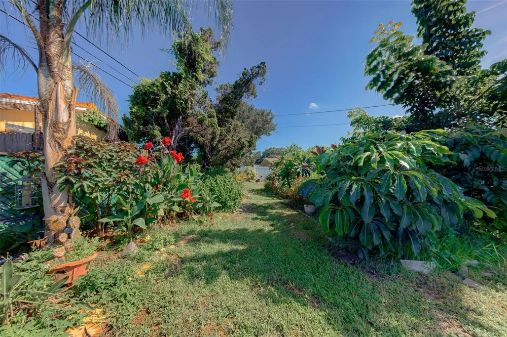 196 OVERBROOK DRIVE E Largo, FL 33770