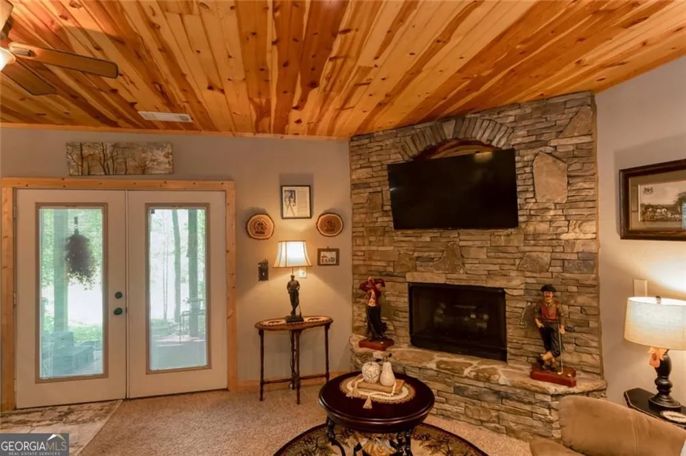925 Zeppelin Strasse Helen, GA 30545