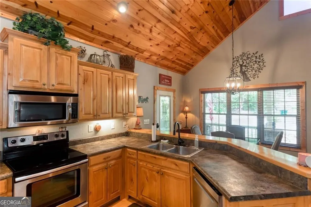 925 Zeppelin Strasse Helen, GA 30545