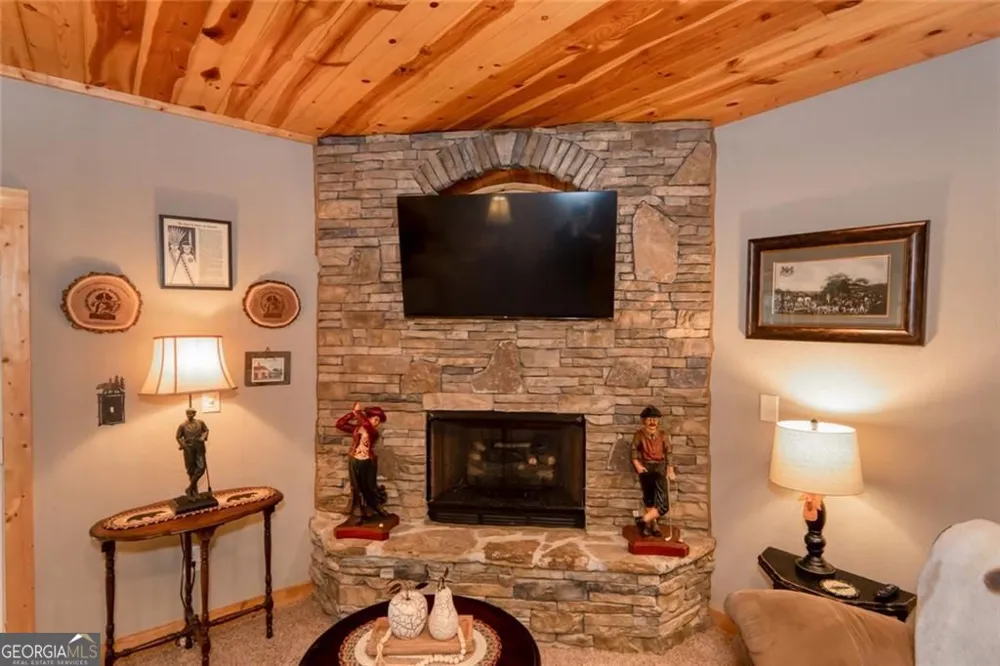 925 Zeppelin Strasse Helen, GA 30545