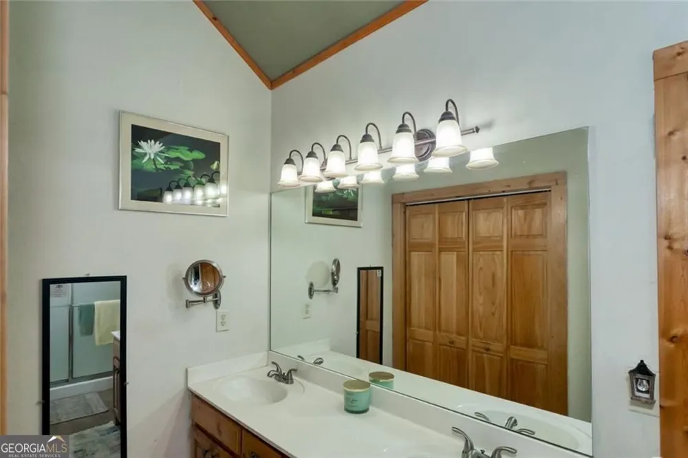 925 Zeppelin Strasse Helen, GA 30545