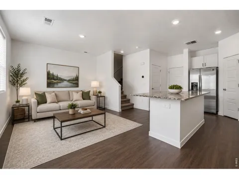 1353 Reynolds Street #17B