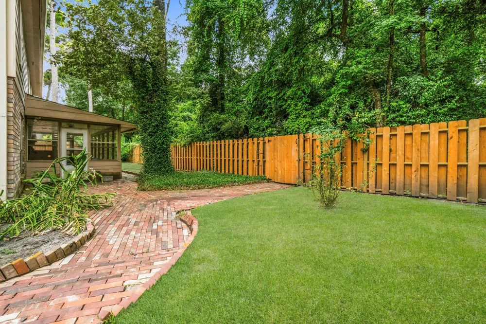 11 Thorn Berry Place The Woodlands, TX 77381