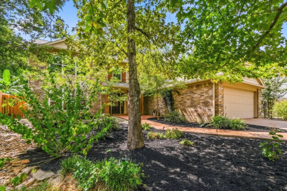 11 Thorn Berry Place The Woodlands, TX 77381