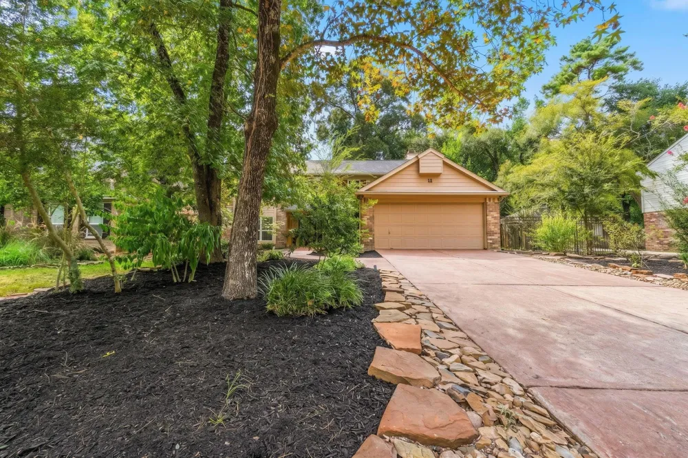 11 Thorn Berry Place The Woodlands, TX 77381