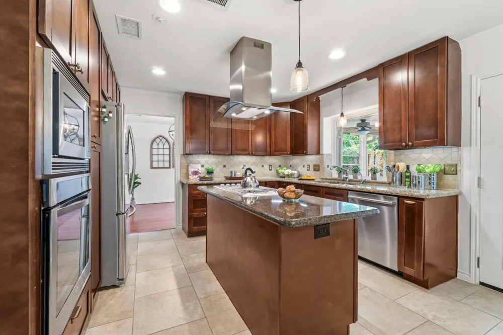 11 Thorn Berry Place The Woodlands, TX 77381