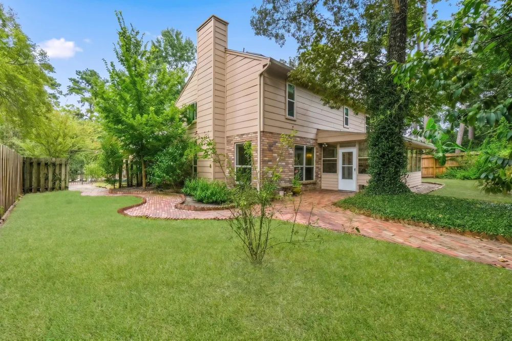 11 Thorn Berry Place The Woodlands, TX 77381