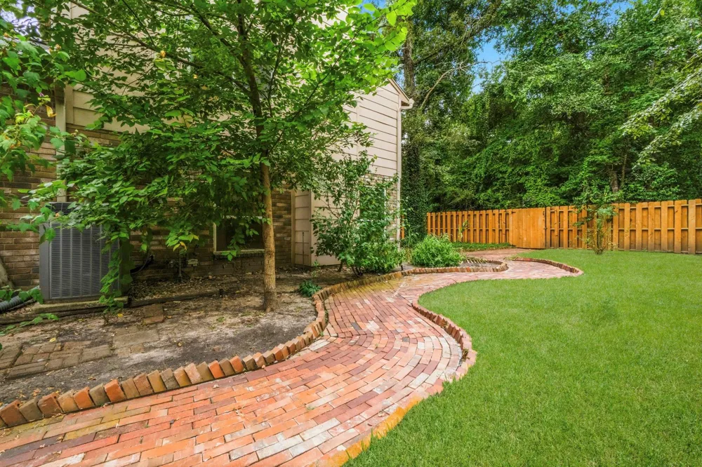 11 Thorn Berry Place The Woodlands, TX 77381
