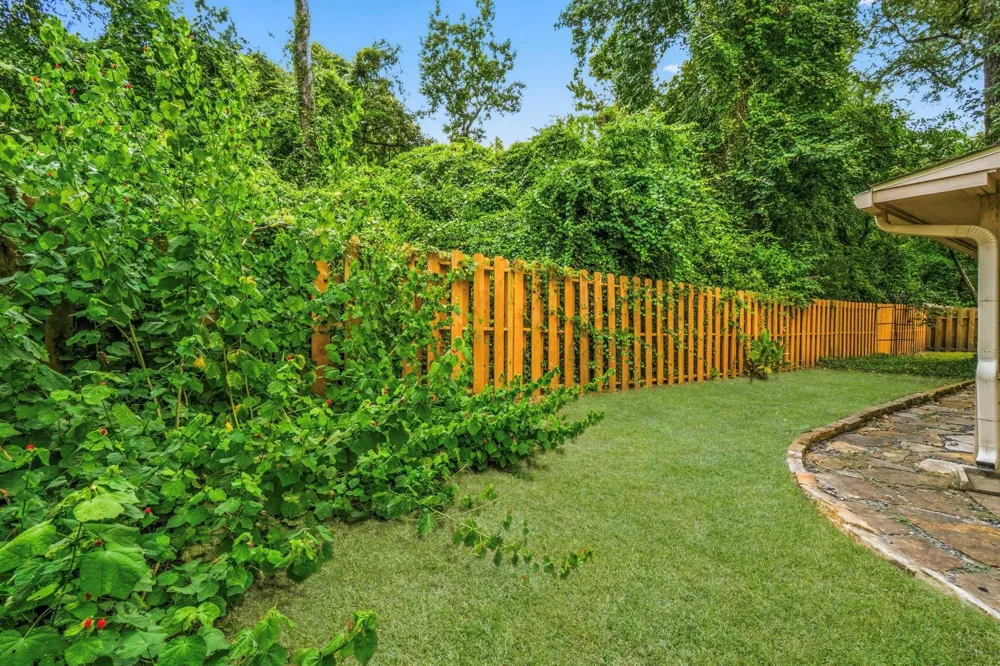 11 Thorn Berry Place The Woodlands, TX 77381