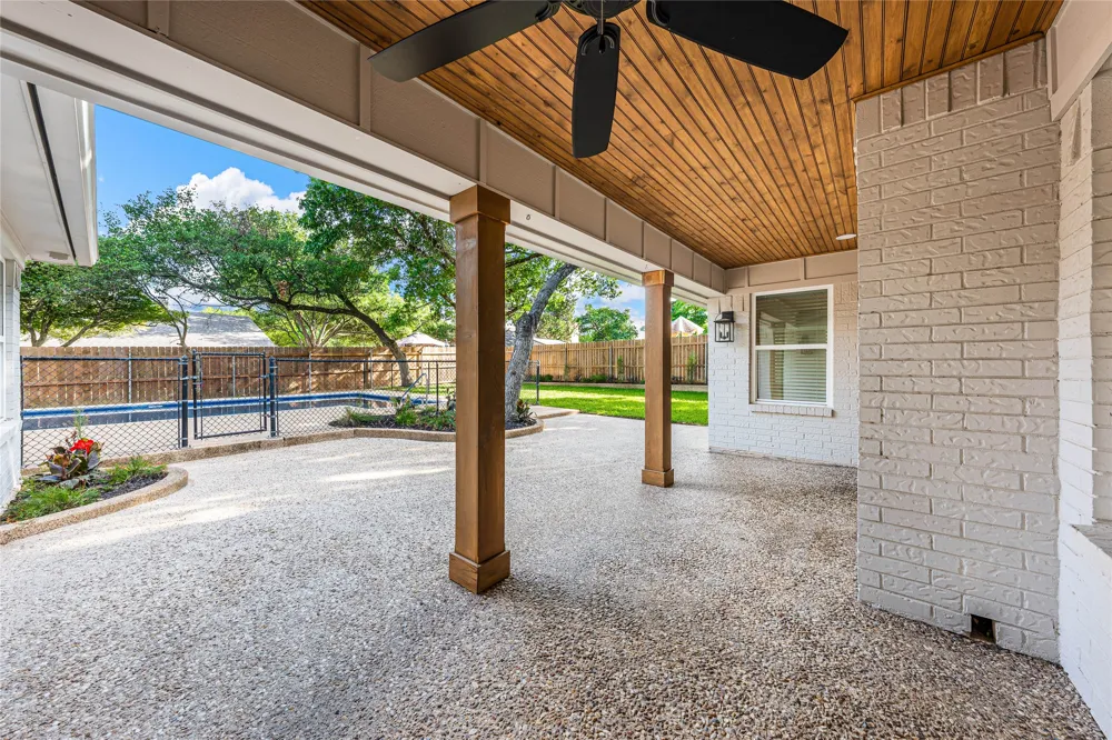 9916 Sandalwood Drive Woodway, TX 76712