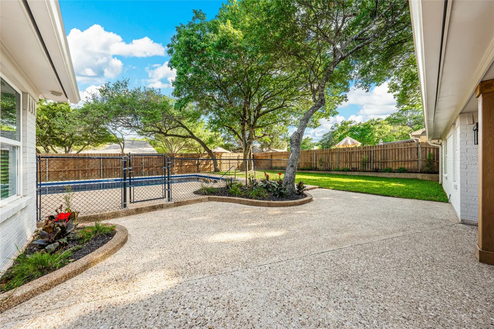 9916 Sandalwood Drive Woodway, TX 76712