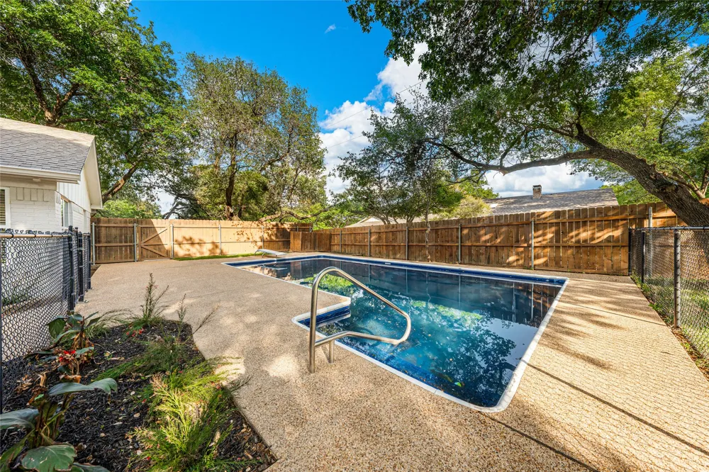 9916 Sandalwood Drive Woodway, TX 76712