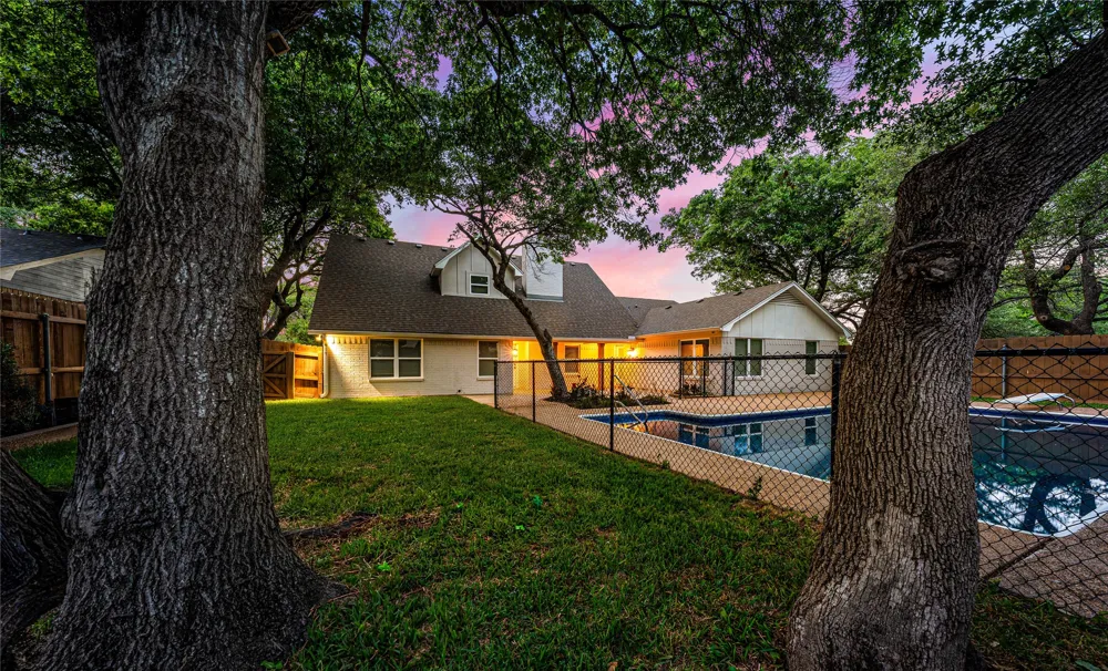 9916 Sandalwood Drive Woodway, TX 76712