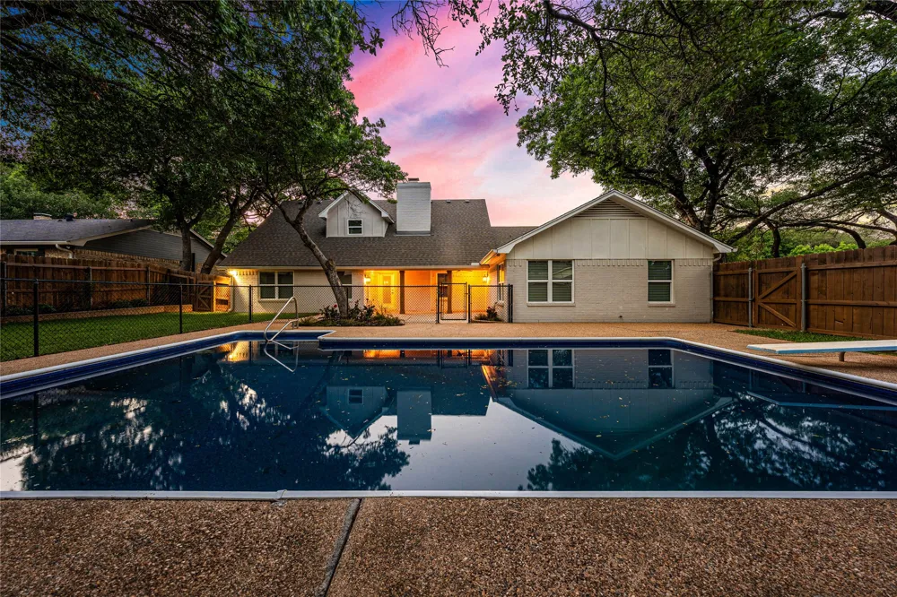 9916 Sandalwood Drive Woodway, TX 76712