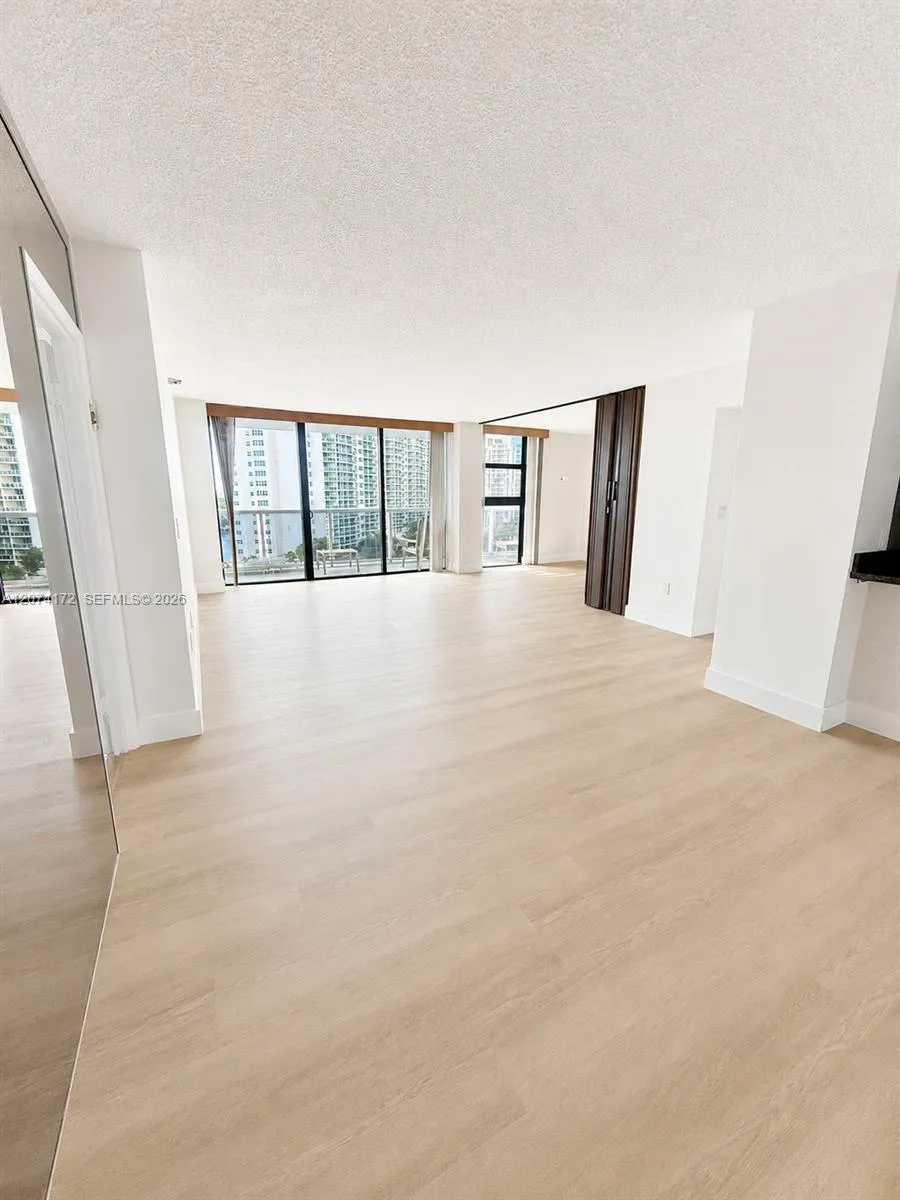 20505 E Country Club Dr #1037 Aventura, FL 33180