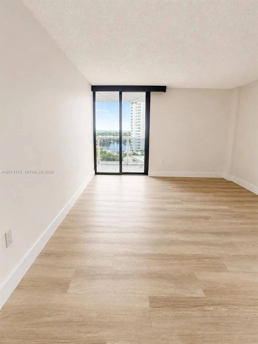 20505 E Country Club Dr #1037 Aventura, FL 33180