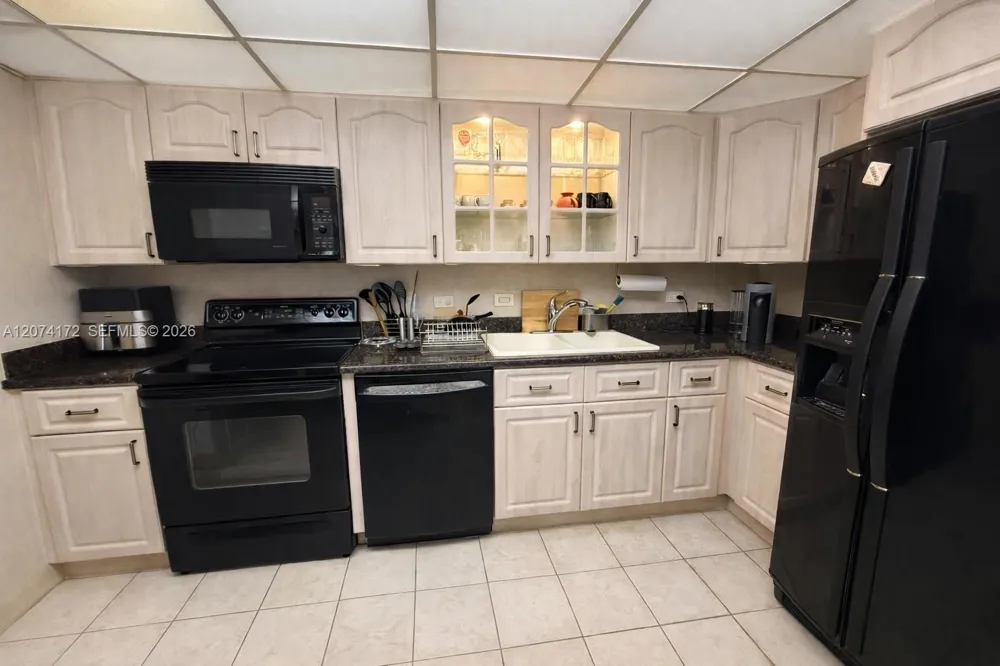 20505 E Country Club Dr #1037 Aventura, FL 33180