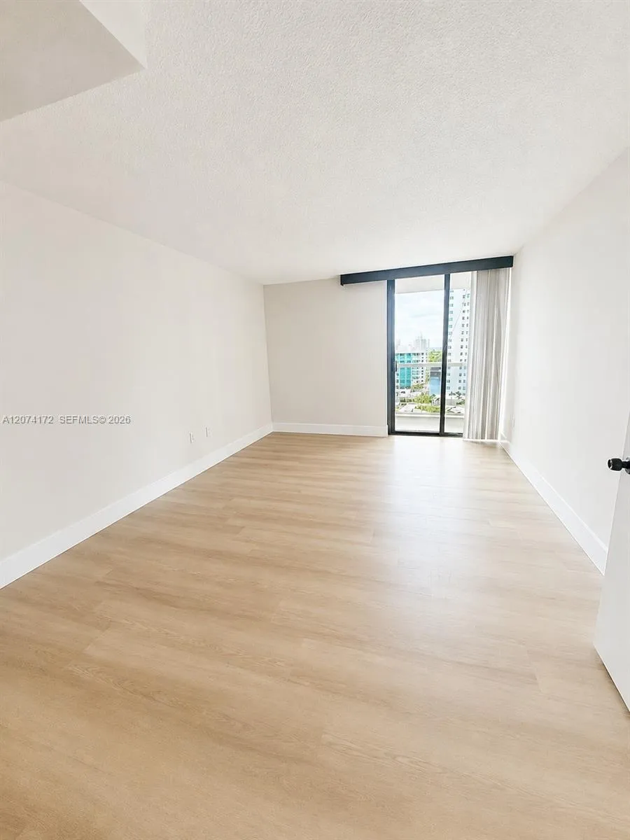 20505 E Country Club Dr #1037 Aventura, FL 33180