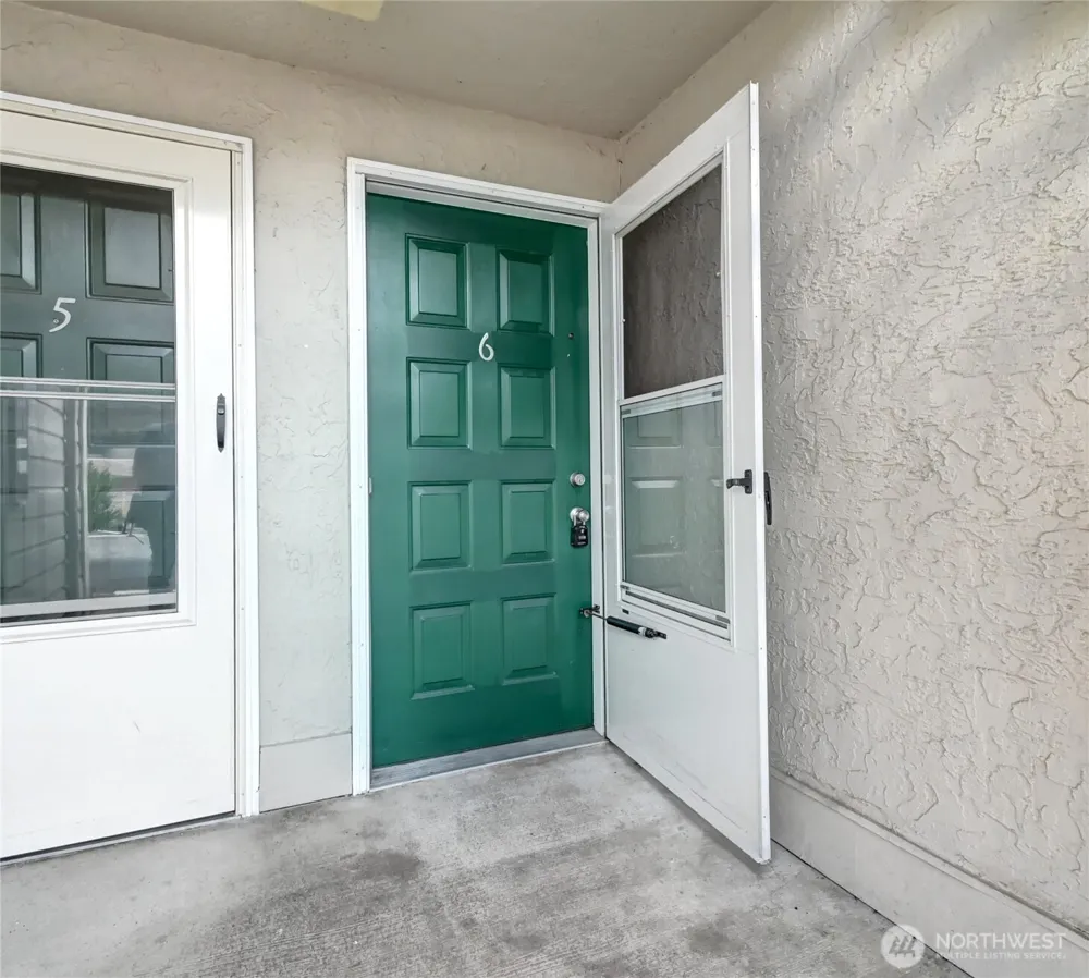 1102 8th Street NE #6 Auburn, WA 98002