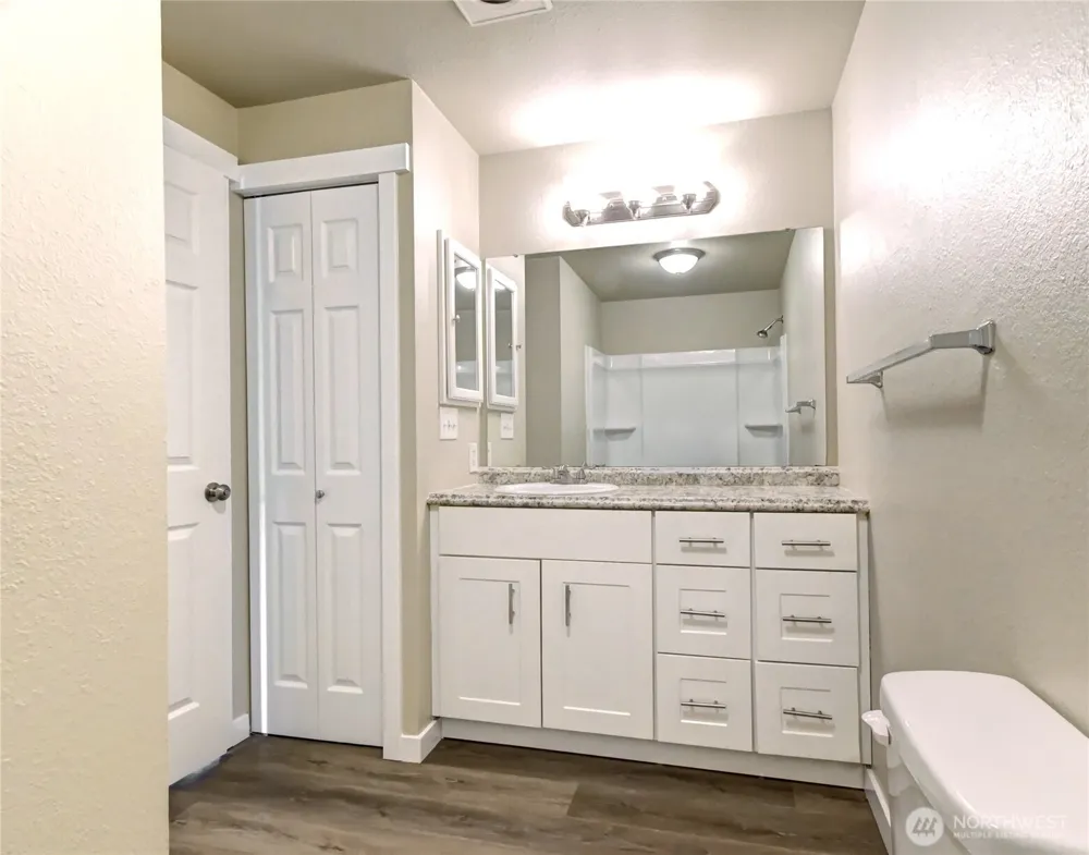 1102 8th Street NE #6 Auburn, WA 98002