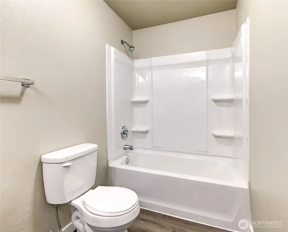1102 8th Street NE #6 Auburn, WA 98002