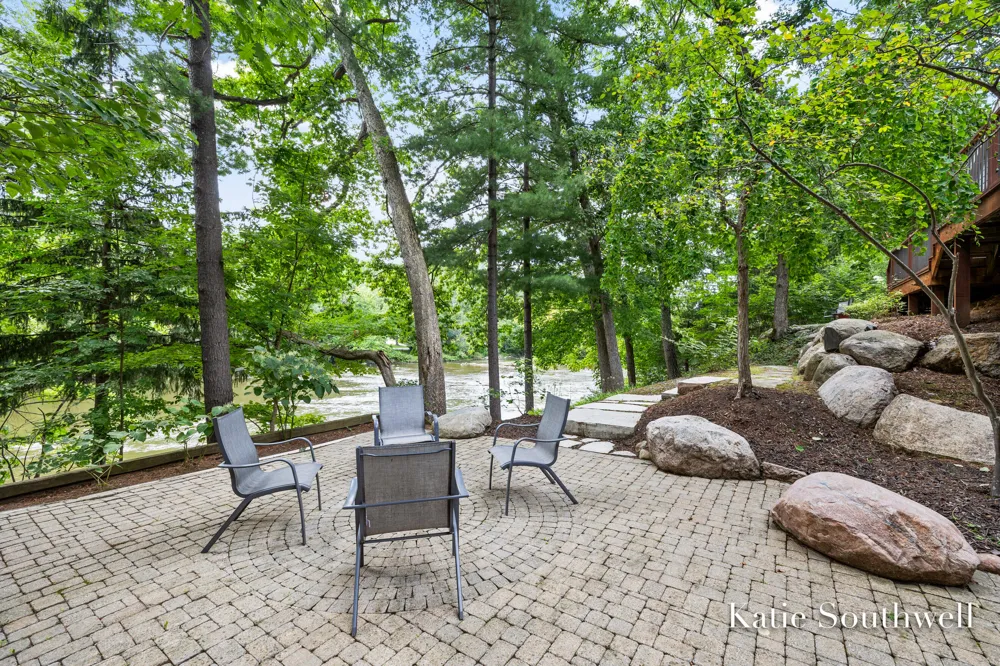 7320 Valhalla Drive SE Alto, MI 49302