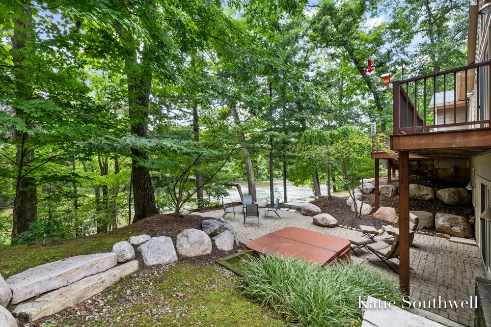 7320 Valhalla Drive SE Alto, MI 49302