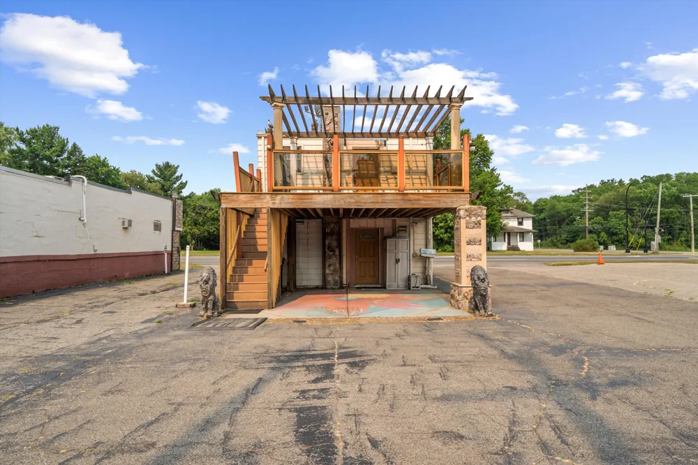 1040 Wayne Road Westland, MI 48185