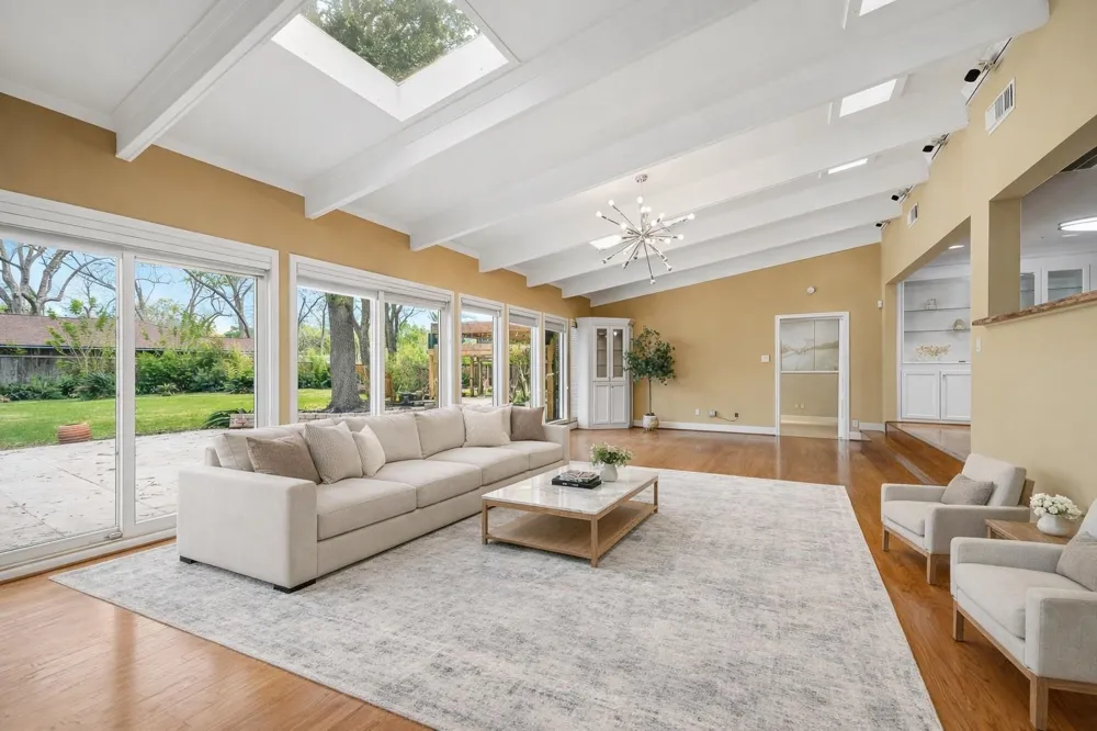 2111 Galveston Avenue Pearland, TX 77581