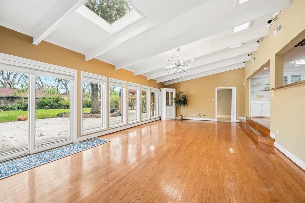 2111 Galveston Avenue Pearland, TX 77581