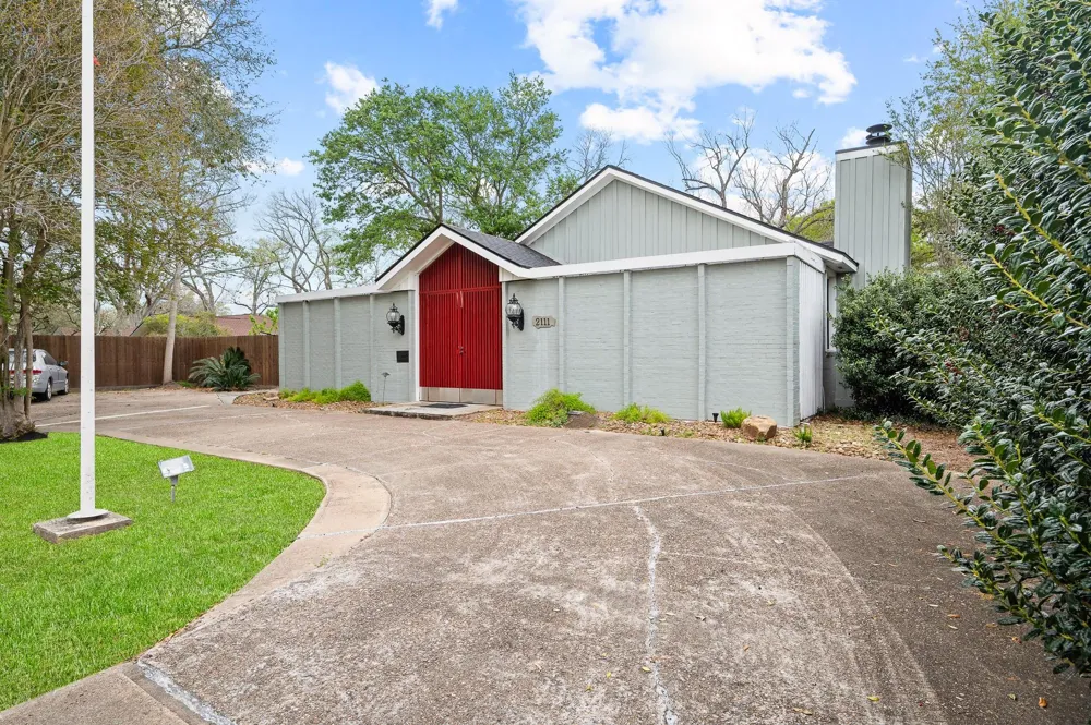2111 Galveston Avenue Pearland, TX 77581