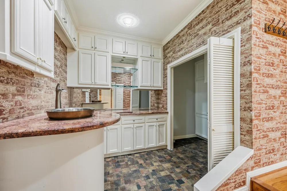 2111 Galveston Avenue Pearland, TX 77581