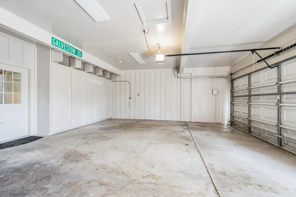 2111 Galveston Avenue Pearland, TX 77581