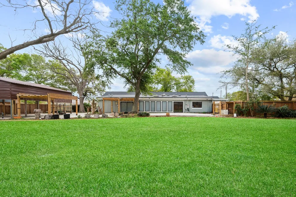 2111 Galveston Avenue Pearland, TX 77581