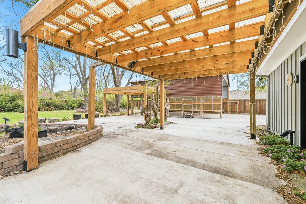 2111 Galveston Avenue Pearland, TX 77581