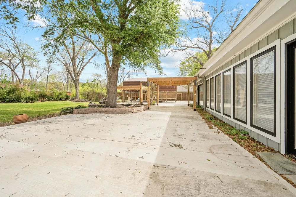 2111 Galveston Avenue Pearland, TX 77581
