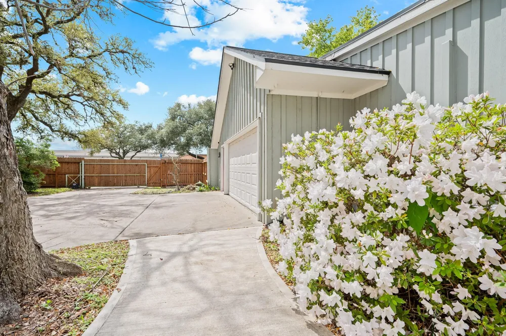 2111 Galveston Avenue Pearland, TX 77581