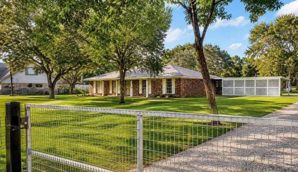 3935 Allen Road Pearland, TX 77584