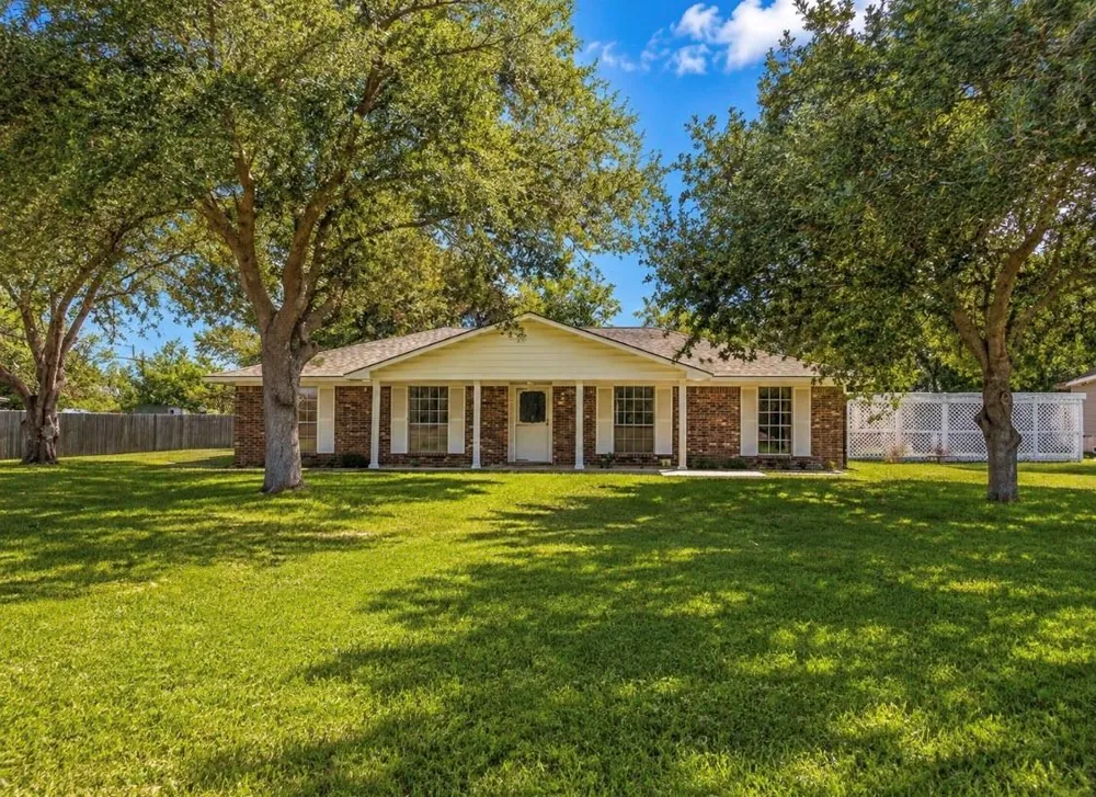 3935 Allen Road Pearland, TX 77584