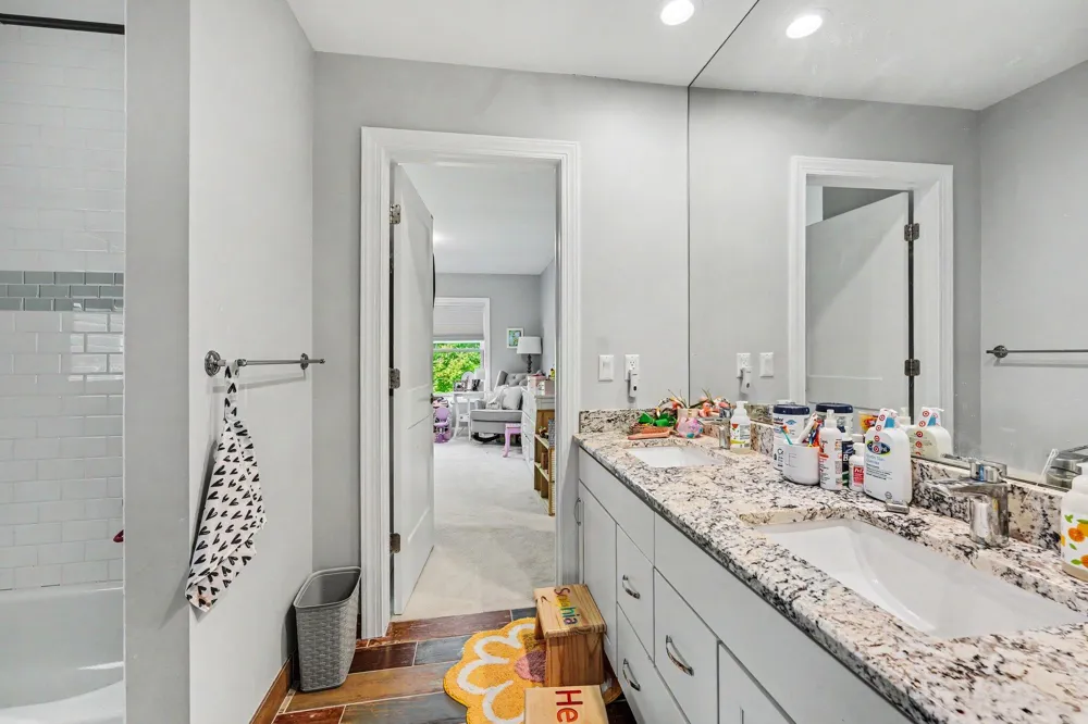 2928 Vinsetta Boulevard Royal Oak, MI 48073