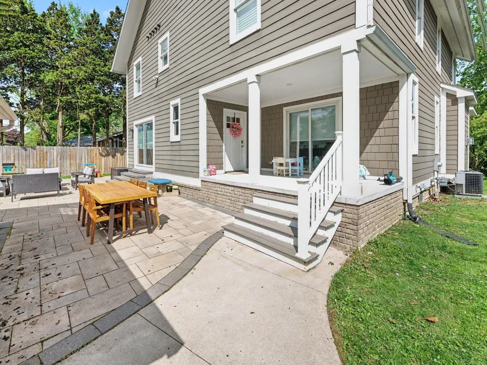 2928 Vinsetta Boulevard Royal Oak, MI 48073