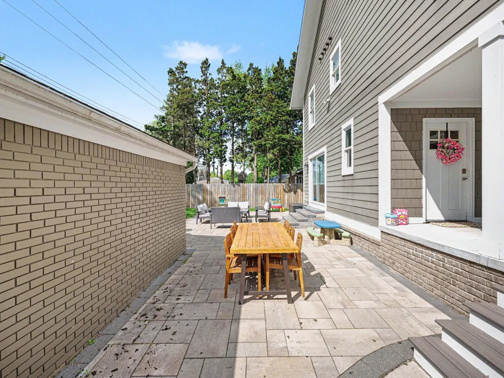 2928 Vinsetta Boulevard Royal Oak, MI 48073
