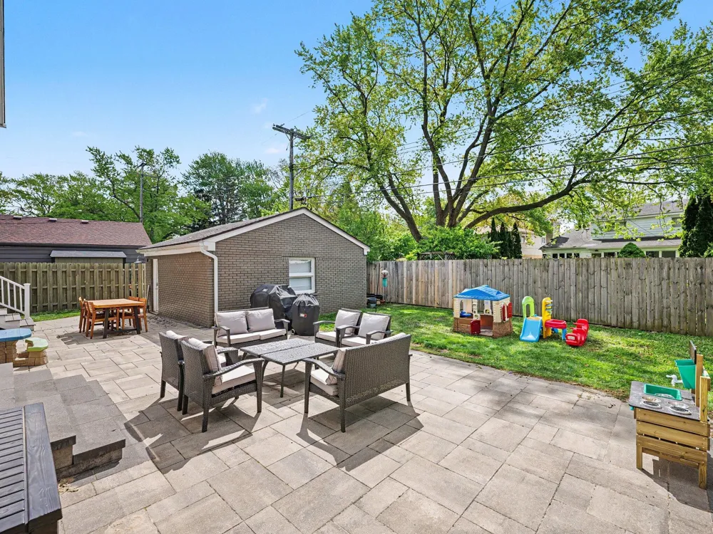 2928 Vinsetta Boulevard Royal Oak, MI 48073