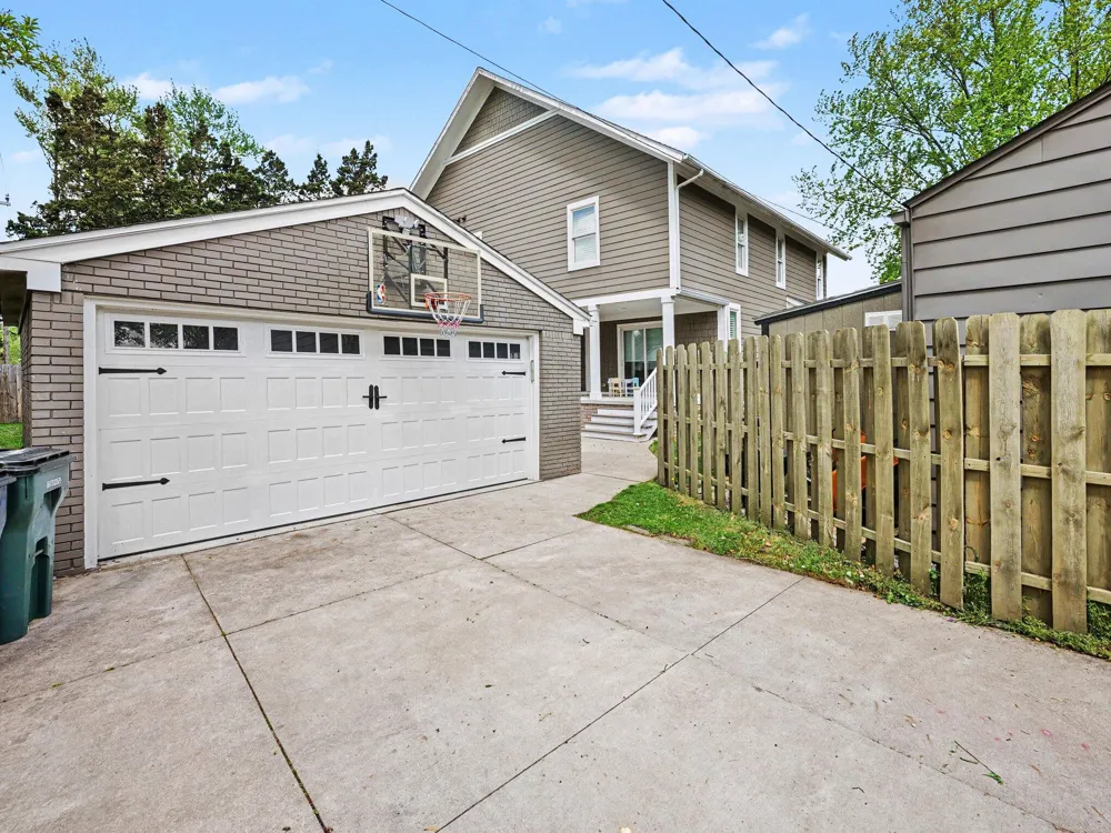 2928 Vinsetta Boulevard Royal Oak, MI 48073