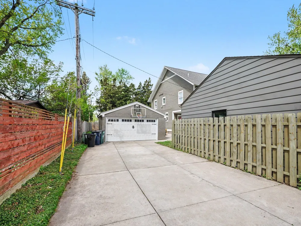 2928 Vinsetta Boulevard Royal Oak, MI 48073